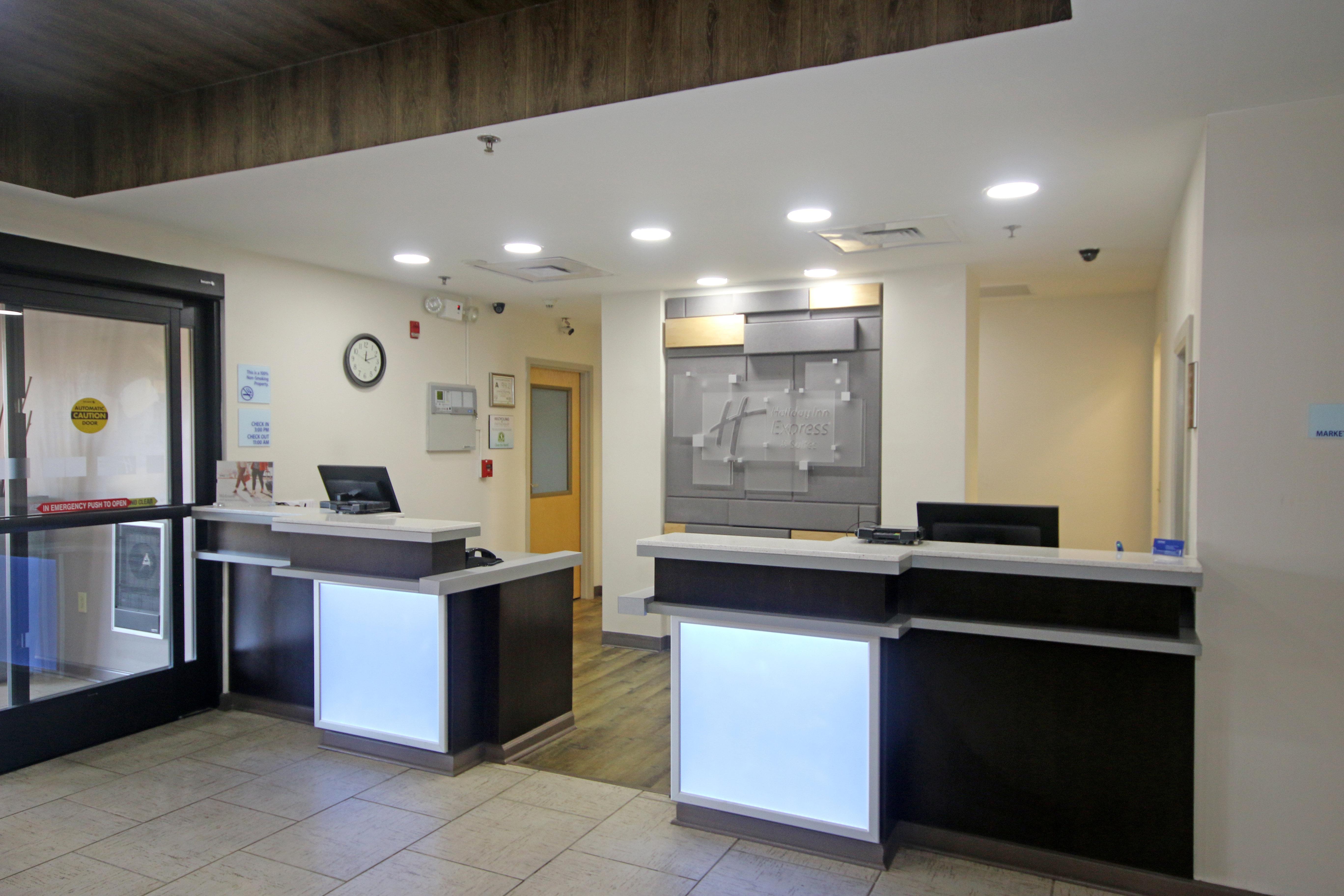 Holiday Inn Express Hotel & Suites Greensboro-East By Ihg Exterior photo